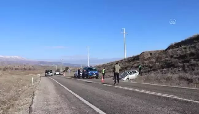 Devrilen otomobildeki yaşlı kadın hayatını kaybetti, oğlu yaralandı