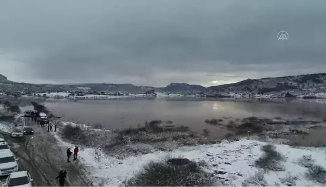 ÇANAKKALE - (Drone) Gölete düşen araç ve içindeki kişiyi arama çalışmaları sürüyor