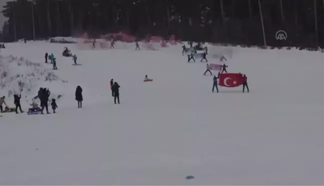 JAK timleri afetlere karşı duyarlılık için kayaklı gösteri yaptı