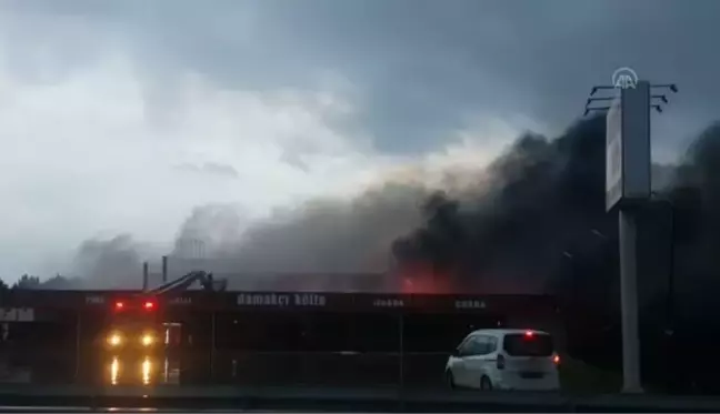 İzmir'de kuruyemiş fabrikasında çıkan yangın söndürüldü