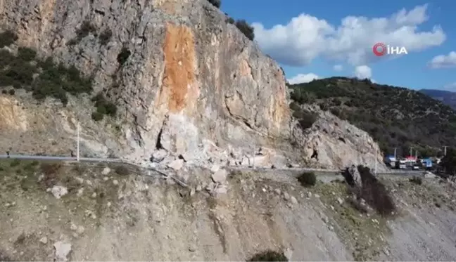 Antalya-Mersin karayolu heyelan nedeniyle trafiğe kapandı