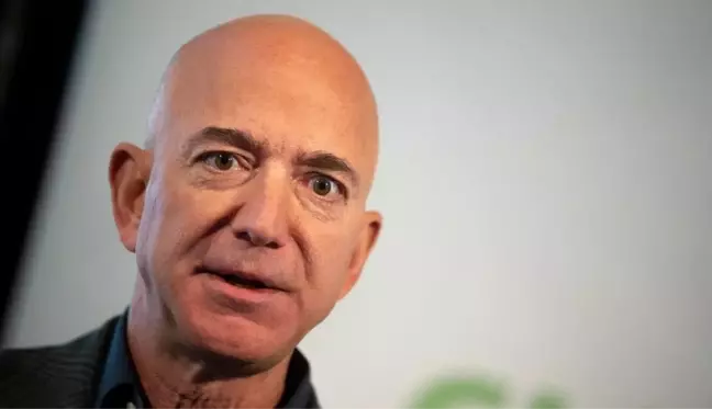 Amazon'un kurucusu Jeff Bezos şirketteki CEO'luk görevini bırakıyor