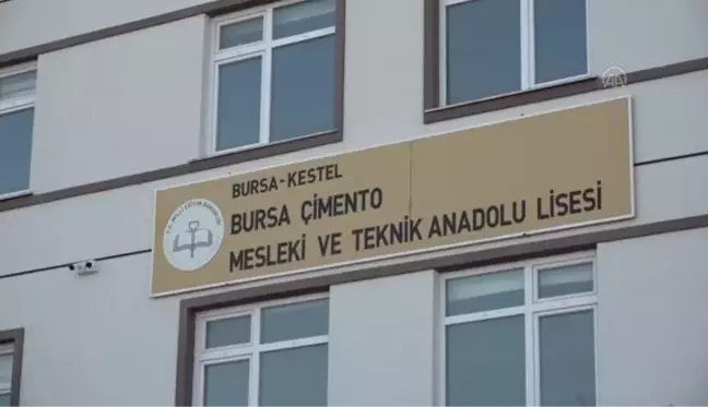 Kestel'deki meslek lisesi dezenfektan ve temizlik malzemesi üreterek salgınla mücadeleye destek oluyor