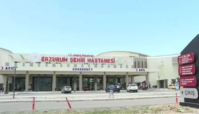 Erzurum Şehir Hastanesinde suda doğan ilk bebeğe 