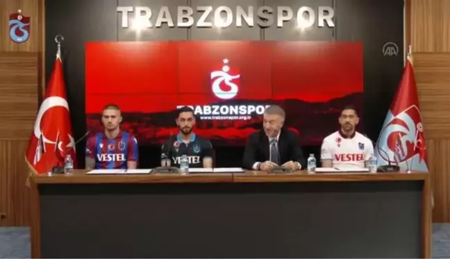 Son dakika haberleri: Trabzonspor, yeni transferleri için imza töreni düzenledi