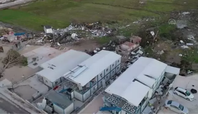 Hortumu fark eden harita teknikeri, konteynerdeki işçileri önlem almaları için uyarmış