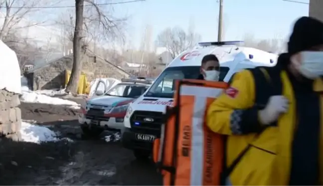 Sağlık çalışanları kar ve çamur demeden aşı çalışmalarını sürdürüyor