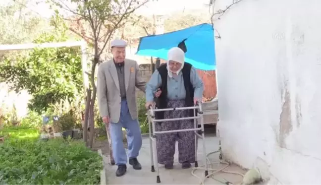 Aydınlı çift 65 yıllık evliliklerini 