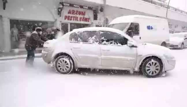 Şebinkarahisar'da kar yağışı etkili oldu