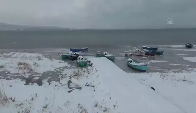 Beyşehir Gölü'ndeki adalar beyaza büründü