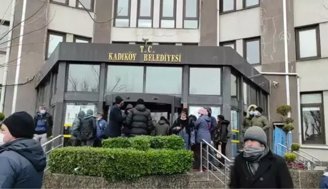 Kadıköy Belediyesi TİS'in imzalandığını duyurdu, işçiler tepki gösterdi