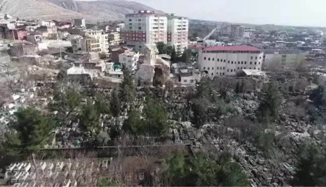 DİYARBAKIR - Sultan 1. Kılıçarslan'ın mezarını bulan akademisyenler Harzemşah'ın kabrinin izini sürecek