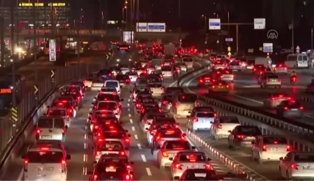 Koronavirüsle mücadele kapsamında, 22 Şubat Pazartesi saat 05.00'te sona erecek sokağa çıkma kısıtlaması başladı.