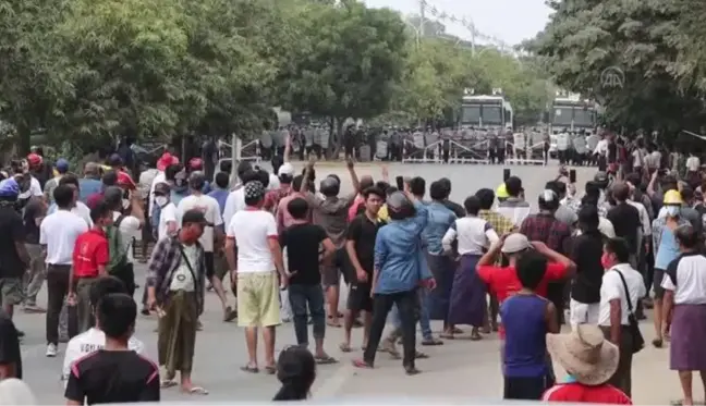 Son dakika haber | Myanmar'da güvenlik güçleri protestoculara ateş açtı: 2 ölü