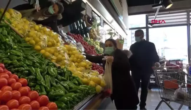 Aksaray'da manav ve marketlerde sokağa çıkma kısıtlaması öncesi hareketlilik başladı