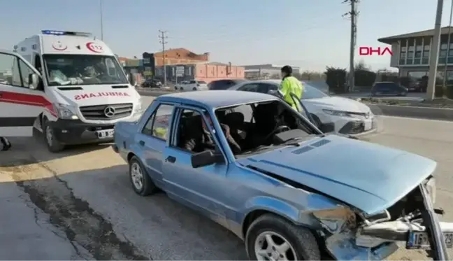 BURSA Bariyerlere çarpan otomobilin sürücüsü yaralandı