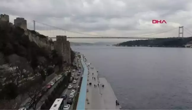 BOĞAZ KENARINA AKIN ETTİLER, TRAFİK KİLİTLENDİ