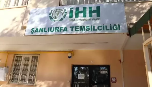 Şanlıurfa'da yaşayan Suriyelilerden İdlib'deki sivillere briket ev yapımı için destek