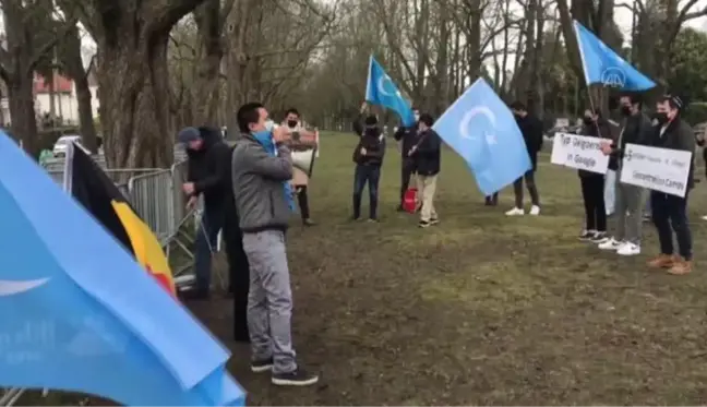 Uygur Türkleri protesto gösterisi düzenledi