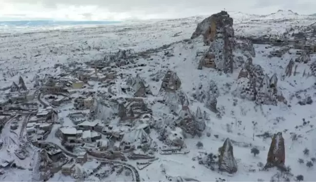 Kapadokya ilkbaharda beyaza büründü