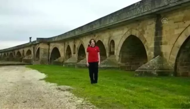 Öğrenciler İstiklal Marşı'nın on kıtasını on ayrı tarihi mekanda okudu