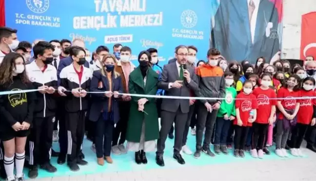 Gençlik ve Spor Bakanı Kasapoğlu, Tavşanlı'daki Gençlik Merkezi'nin açılışını yaptı