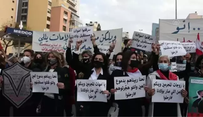 Lübnanlı kadınlar, hayat pahalılığı ve gençlerin iş için yurt dışına çıkmak zorunda kalmasını protesto etti