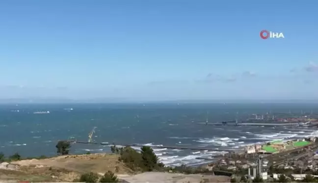 İskenderun Körfezi'nde hacizli gemi karaya oturdu