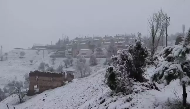 Kar yağışı tarihi Harput Mahallesi ve Hazar Gölü çevresini beyaza bürüdü