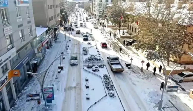 Bayburt'ta kar yağışı etkisini sürdürüyor