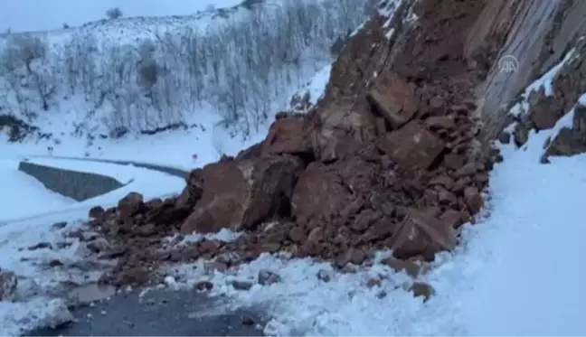 Bingöl'de heyelan nedeniyle kapanan Karlıova-Yedisu kara yolu açıldı