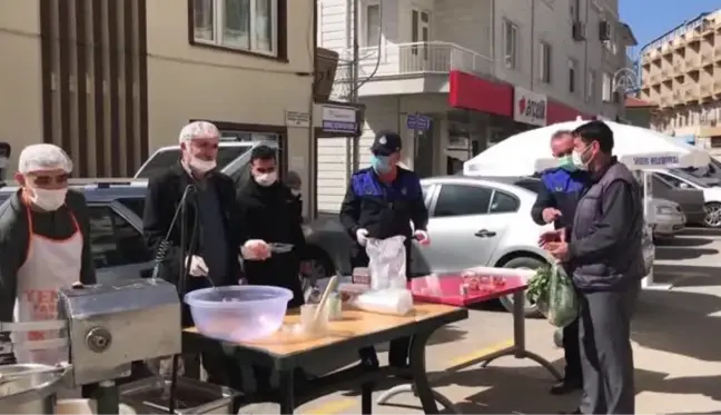 Akseki Belediye Başkanı Özkan, lokma dağıttı