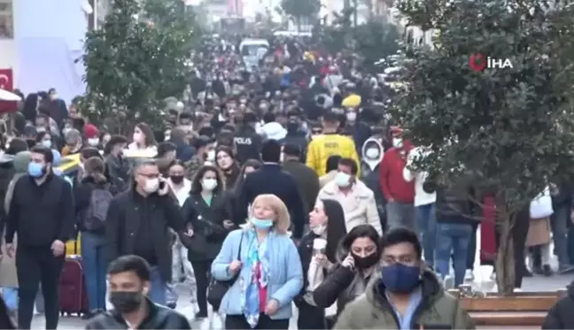 Kısıtlama öncesi İstiklal Caddesi'nde insan seli