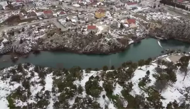 Beyşehir'de eriyen kar suları, ekili alanları suyla doldurdu