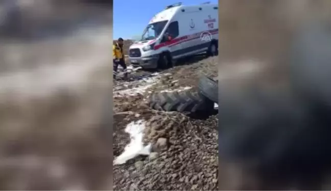 Hasta almaya giderken devrilen ambulanstaki acil tıp teknisyeni yaralandı