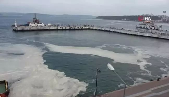 Çanakkale Boğazı'ndaki müsilaj balıkçıların kabusu oldu