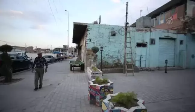 Musul'da savaş yorgunu genç ve çocuklar, gönüllü eğitimcilerin verdiği kurslarla hayata tutunuyor