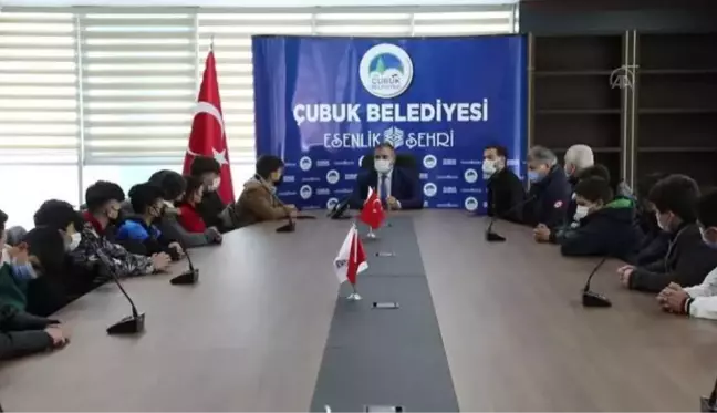 Çubuk Belediye Başkanı Demirbaş, minik futbolcularla buluştu