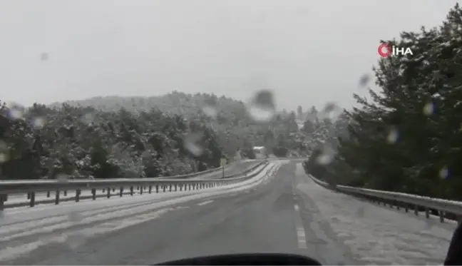 İzmir'e Nisan ayı karla geldi