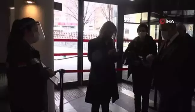 Nevşehir Valisi Becel, alışveriş merkezlerini denetledi