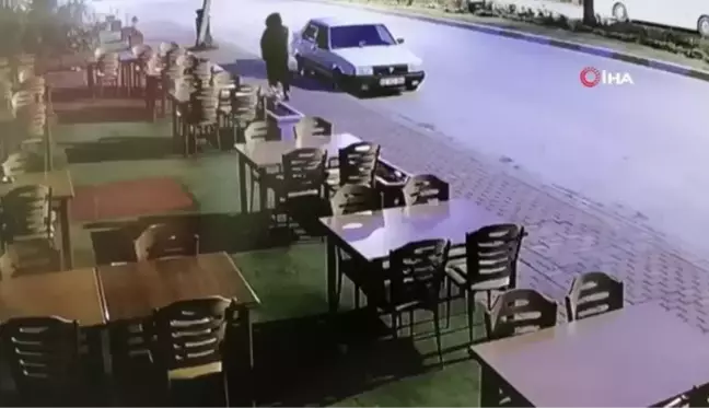 Dükkan sahibini şaşırtan hırsızlık kamerada... Restoran önüne geldi, çiçekleri söküp böyle götürdü