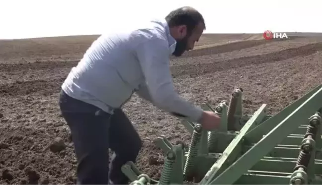 Ağrılı çiftçilerin tohum ekme mesaisi başladı