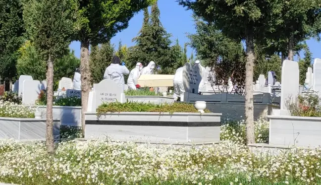 Çanakkale'de yanlış yere defnedilen kişi çıkarılarak aile mezarlığına defnedildi