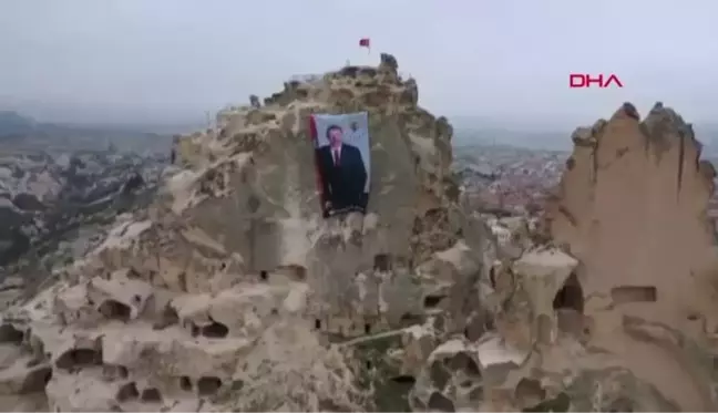 NEVŞEHİR UÇHİSAR KALESİNE CUMHURBAŞKANI ERDOĞAN'IN FOTOĞRAFI ASILDI