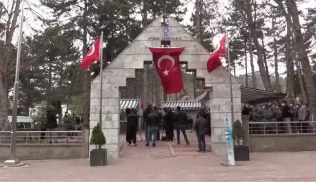 Son dakika haberi! Şehit polisin çocukları babalarının mezarı başında selam durdu