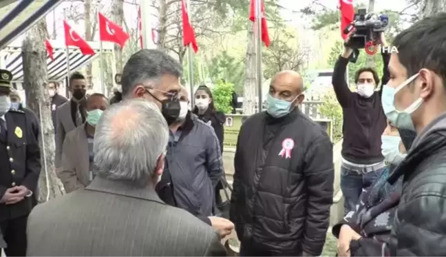 Şehit polisin çocukları 'Polis Günü'nde babalarını polis üniforması ile ziyaret etti