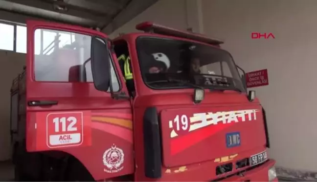 Sivas'ta, zorlu eğitimi tamamlayan kadın itfaiyeciler göreve başladı