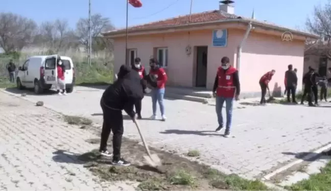 Suriye sınırındaki köy okulları gönüllü gençlerin eliyle renkleniyor