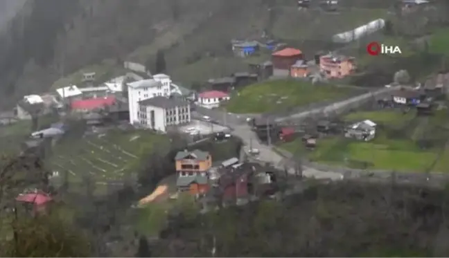 Ahşap caminin minaresi yıkılınca imece usulü ile direği hazırlandı