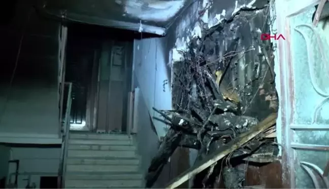 Son dakika haberi... İSTANBUL-GAZİOSMANPAŞA'DA BİNA GİRİŞİNDEKİ ELEKTRİK PANOSUNDA YANGIN ÇIKTI: 12 KİŞİYİ İTFAİYE KURTARDI